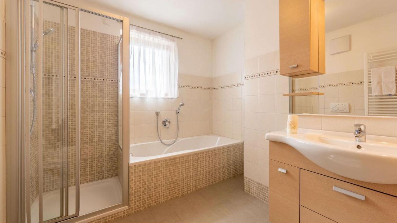 Agriturism Gscnara Apartment San Martino in Badia Luaran gambar